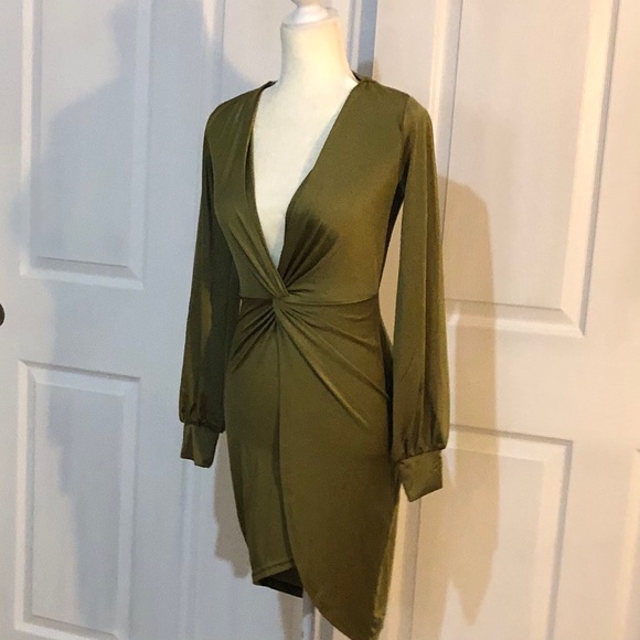 ❣️50%Off❣️ Twisted V Plunge Dress - Picture 3 of 11